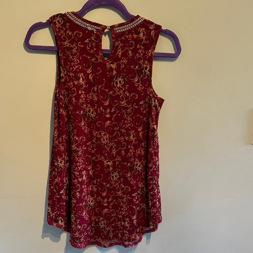 🌸Ricki's Burgundy Floral Sleeveless Blouse - Picture 6 of 7